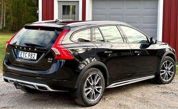 Volvo V60 Cross Country 5 of 25