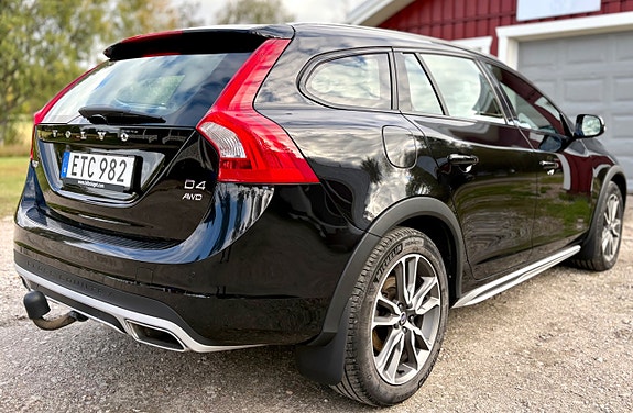 Volvo V60 Cross Country 7 of 25