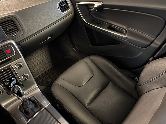 Volvo V60 Cross Country 14 of 25