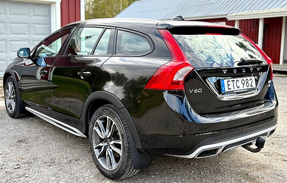 Volvo V60 Cross Country 8 of 25