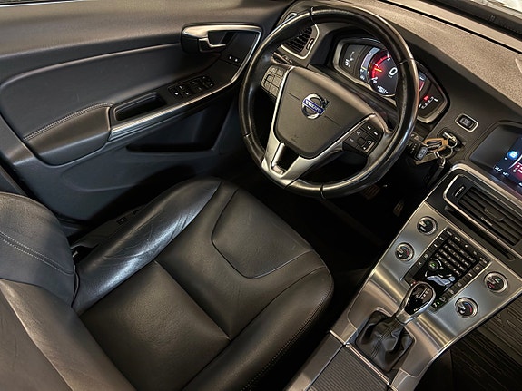 Volvo V60 Cross Country 13 of 25