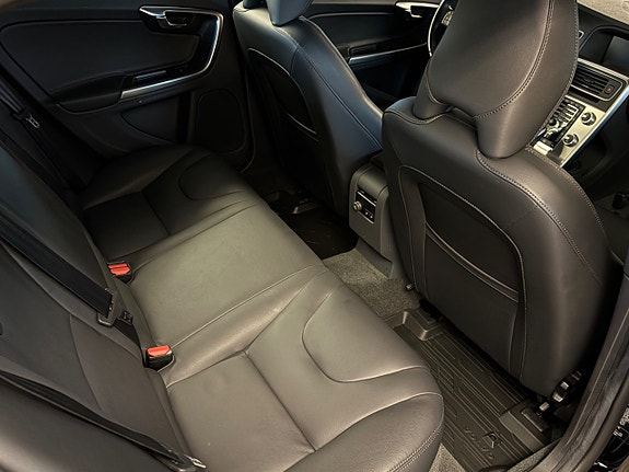 Volvo V60 Cross Country 17 of 25