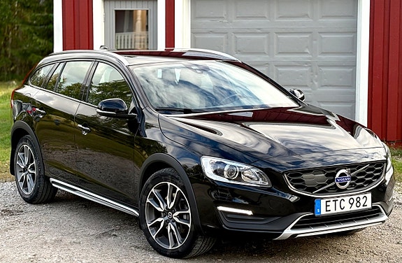 Volvo V60 Cross Country 3 of 25