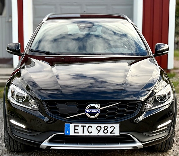 Volvo V60 Cross Country 2 of 25