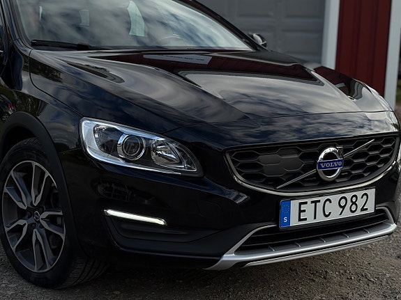 Volvo V60 Cross Country 9 of 25