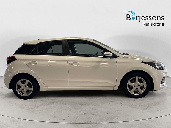 Hyundai i20 2 of 11