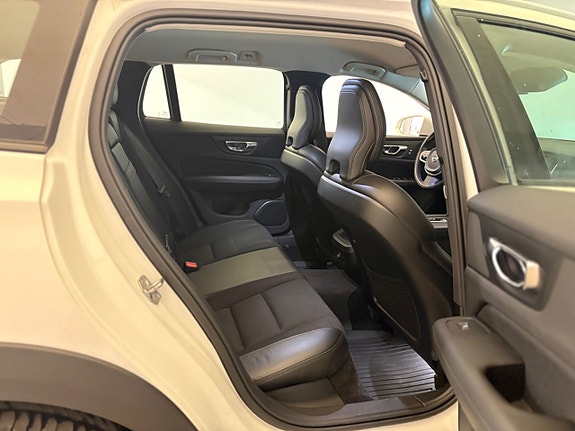Volvo V60 Cross Country 10 of 17