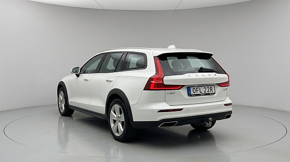 Volvo V60 Cross Country 4 of 11