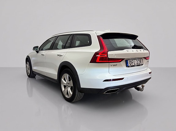 Volvo V60 Cross Country 4 of 17
