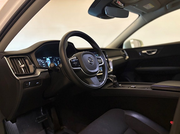 Volvo V60 Cross Country 9 of 17