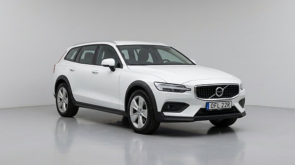 Volvo V60 Cross Country 2 of 11