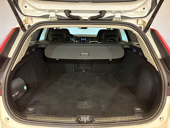 Volvo V60 Cross Country 15 of 17