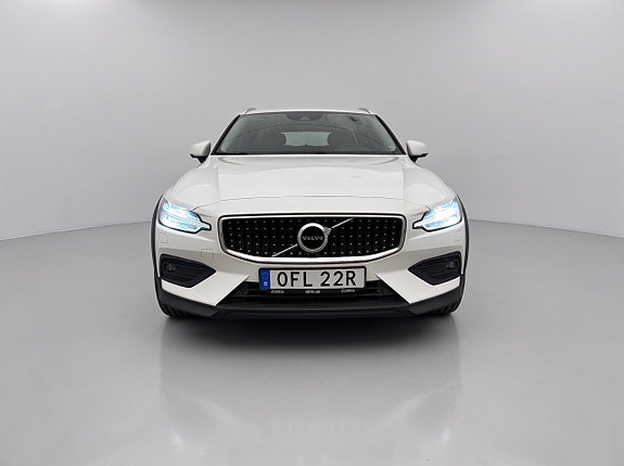 Volvo V60 Cross Country 3 of 17