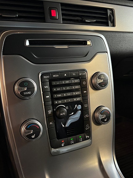 Volvo XC70 27 of 30