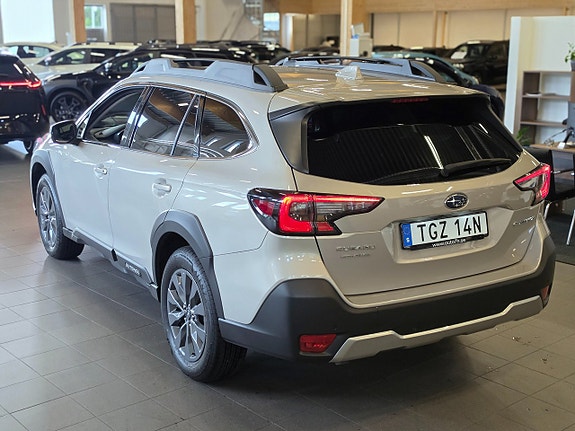 Subaru Outback 2 of 15
