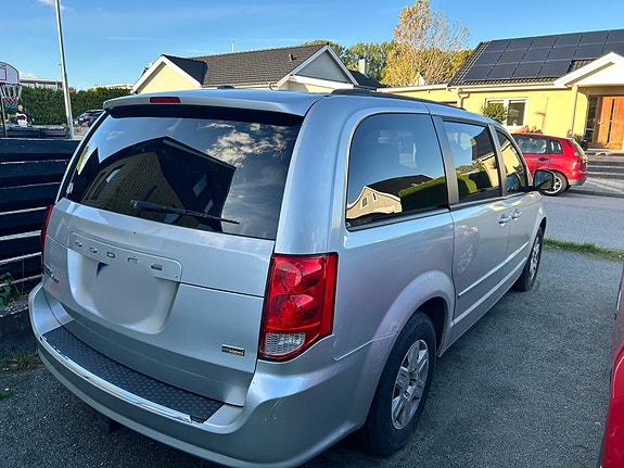 Dodge Grand Caravan 3 of 8