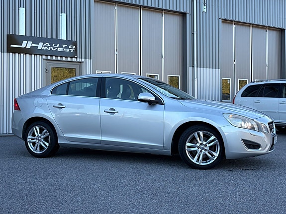 Volvo S60 2 of 20