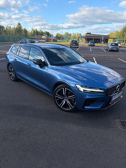 Volvo V60 2 of 5