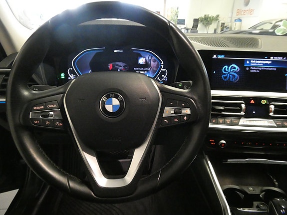 BMW 330e 16 of 27
