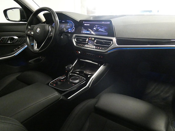 BMW 330e 14 of 27