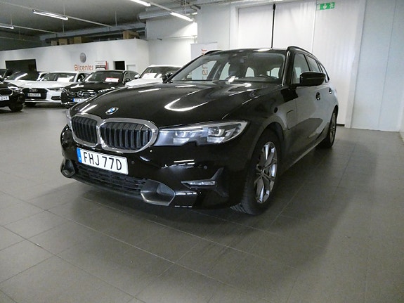 BMW 330e 9 of 27