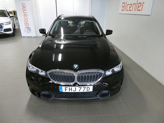 BMW 330e 11 of 27
