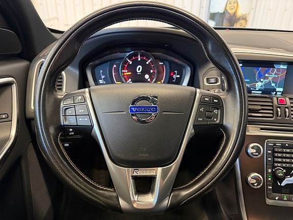 Volvo XC60 10 of 23