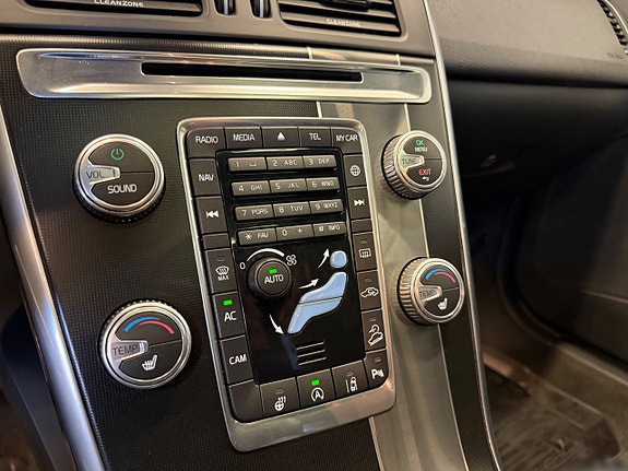 Volvo XC60 13 of 23
