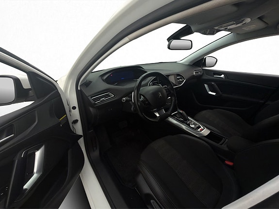 Peugeot 308 SW 11 of 30