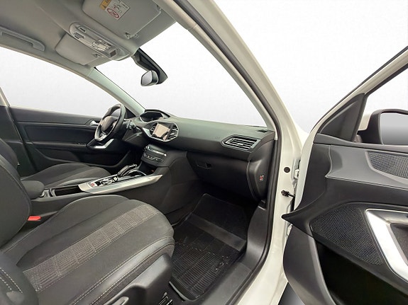 Peugeot 308 SW 16 of 30