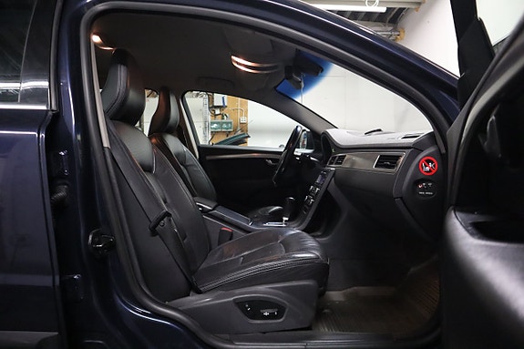 Volvo XC70 11 of 23