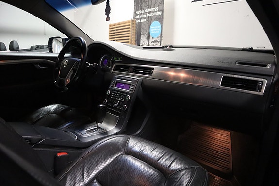 Volvo XC70 10 of 23