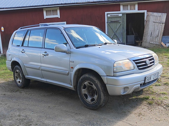 Suzuki Grand Vitara 3 of 6