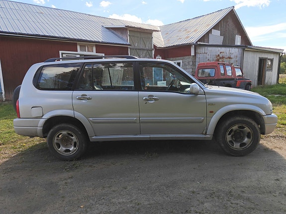 Suzuki Grand Vitara 4 of 6
