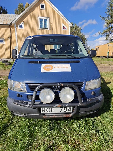Volkswagen Caravelle 2 of 6
