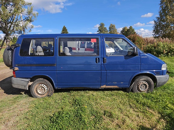 Volkswagen Caravelle 4 of 6
