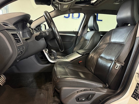 Volvo XC70 11 of 22
