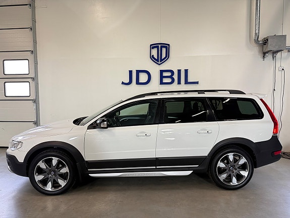 Volvo XC70 2 of 22