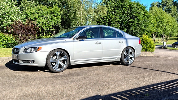 Volvo S80 2 of 12