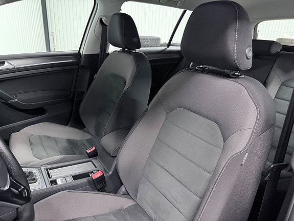 Volkswagen Golf Alltrack 12 of 30