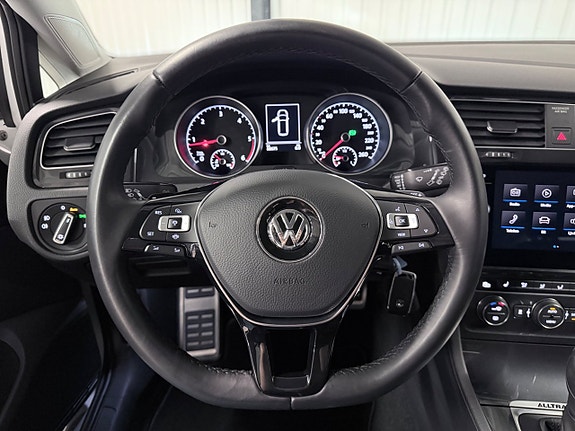 Volkswagen Golf Alltrack 13 of 30