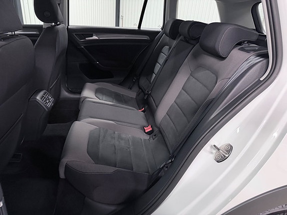 Volkswagen Golf Alltrack 26 of 30