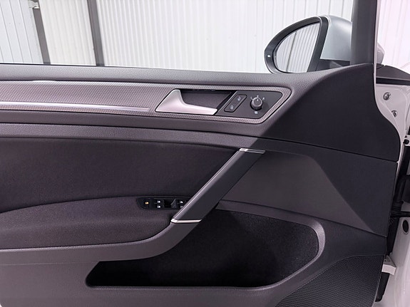Volkswagen Golf Alltrack 28 of 30