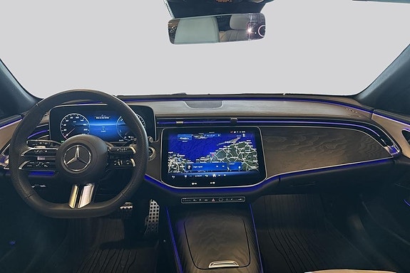 Mercedes-Benz E300 de 7 of 17