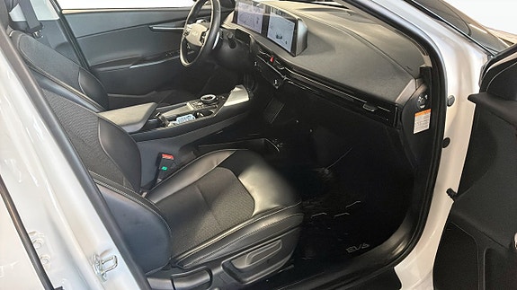 Kia EV6 3 of 12