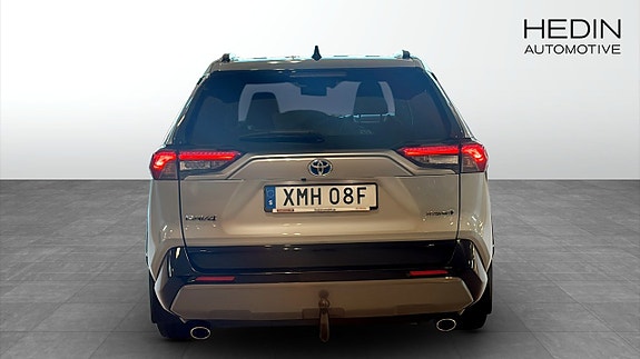 Toyota RAV4 4 of 12