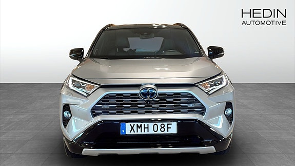 Toyota RAV4 8 of 12