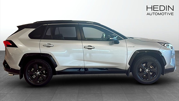 Toyota RAV4 6 of 12