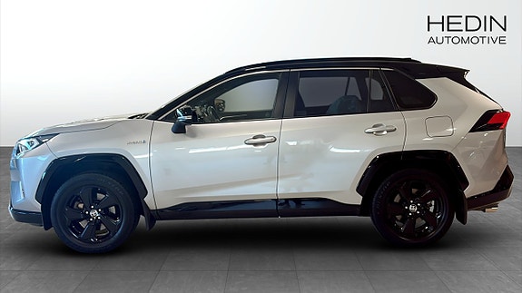 Toyota RAV4 2 of 12