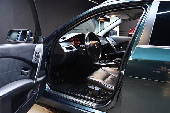 BMW 523i 8 of 24